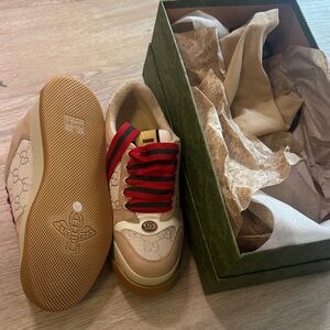 Gucci sneakers 38, brand new in box.